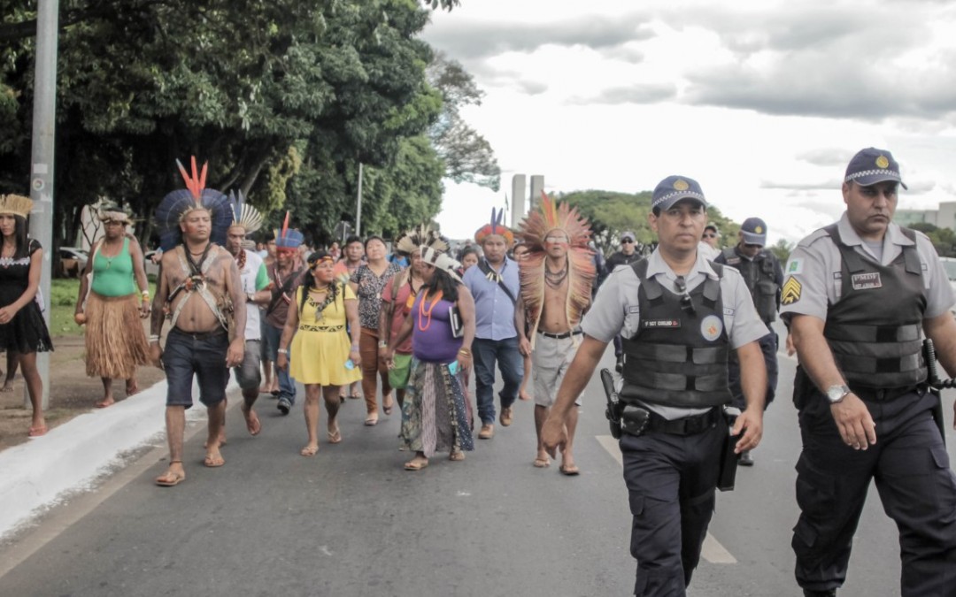 Indígenas são barrados pela Polícia Militar no Senado