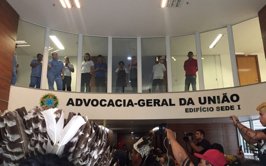 Povos indígenas ocupam AGU contra Parecer anti-demarcações de Temer