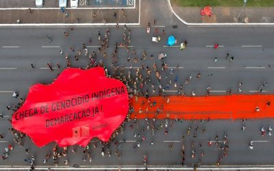 Em protesto contra o genocídio, mais de 3.000 indígenas deixam rastro de “sangue” na Esplanada