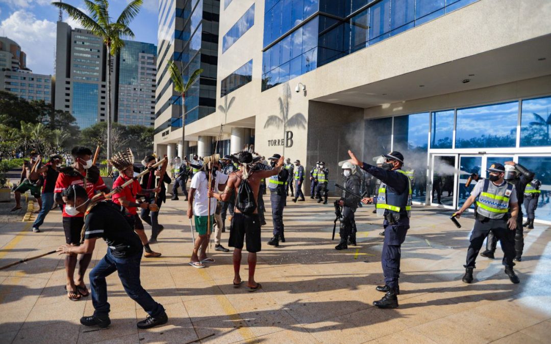 CNDH repudia repressão contra manifestação indígena em frente a sede da FUNAI