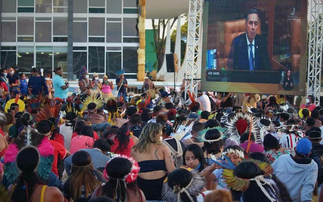Mobilização continua: STF adia para amanhã (26) julgamento histórico sobre terras indígenas