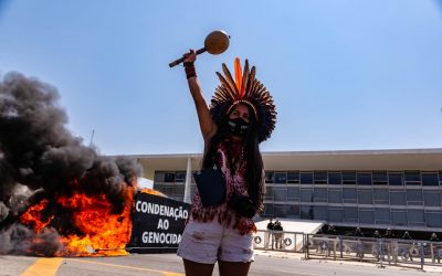 Em ato simbólico, povos indígenas denunciam agenda anti-indígena do governo federal e do Congresso