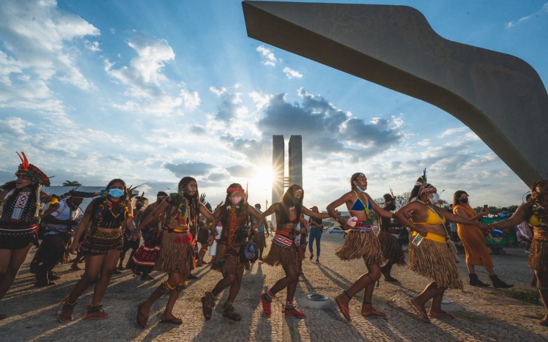 Nossa voz é a resistência: 4 mil mulheres indígenas ocupam Brasília no dia 7 de Setembro