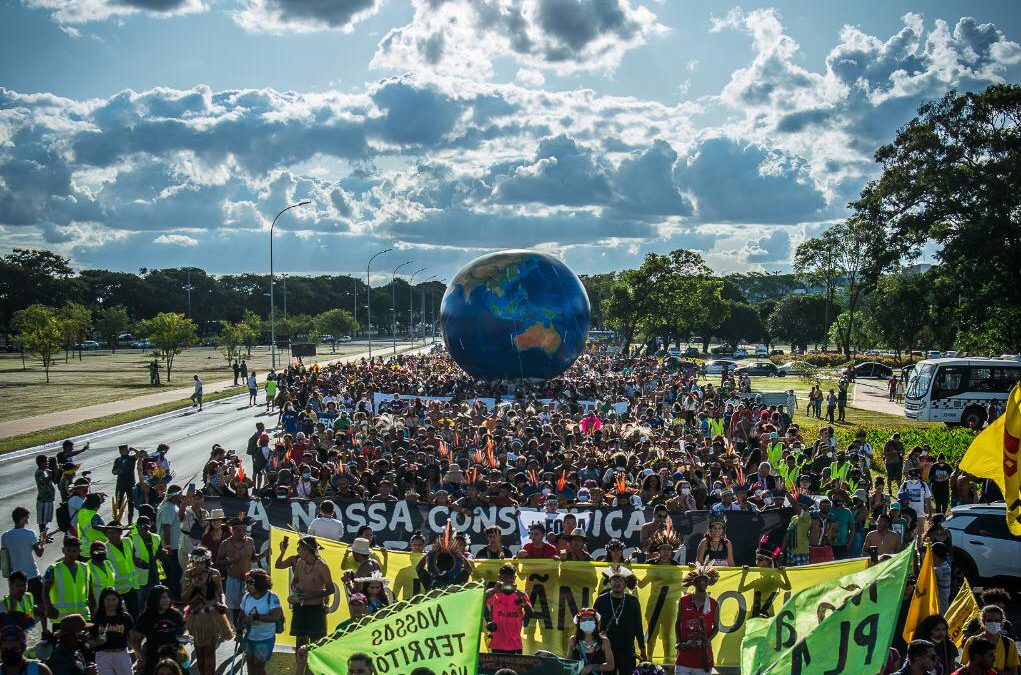 Indigenous people from all over the country march in Brasilia to defend the demarcation of territories