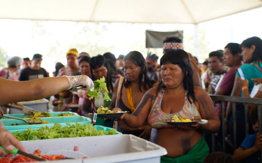 MST and Apib build an united kitchen for 7 thousand indigenous people in Brasília