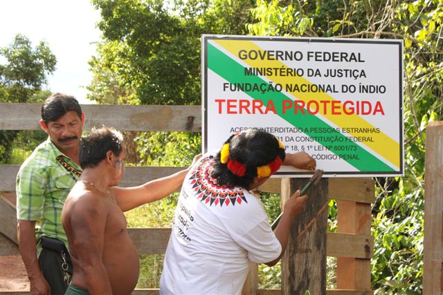 Apib recorre ao STF para proteger povo Yanomami e denunciar incentivo do governo federal ao garimpo ilegal