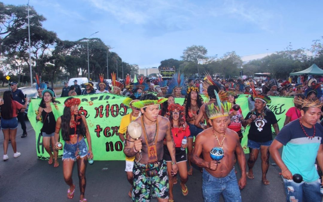 Povos indígenas do Tapajós realizam acampamento de resistência na Praça São Sebastião, em Santarém