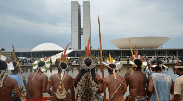 Dia da Amazônia: 75% dos parlamentares da região votam contra os povos indígenas e pela destruição da floresta