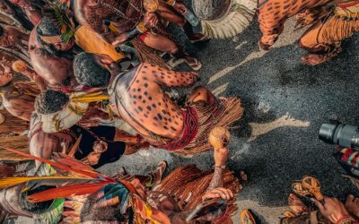 Povos indígenas apresentam proposta global para eliminação dos combustíveis fósseis durante o Acampamento Terra Livre